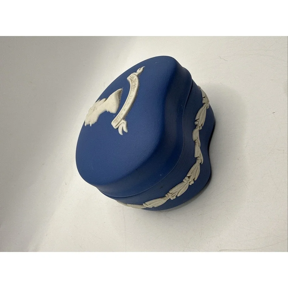 Wedgwood Jasperware 1952 Silver Jubilee Mid‎ Night Blue Jasperware Trinket Box